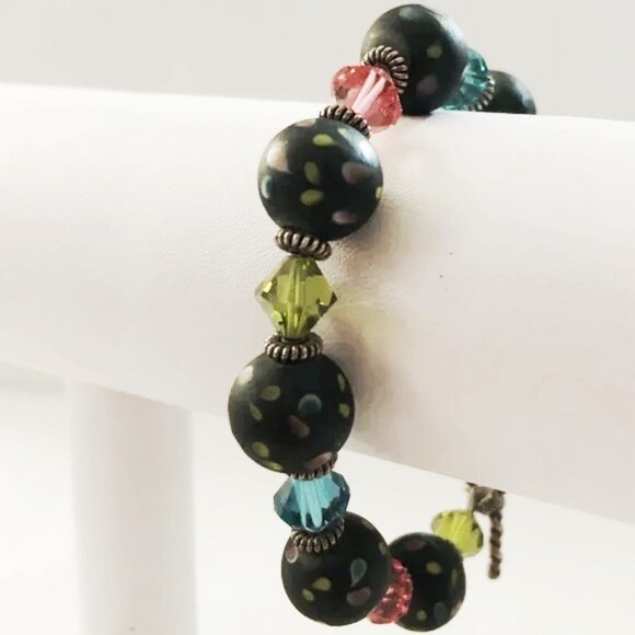 Round Black Speckled Beaded Toggle Bracelet - Picture 4 of 7